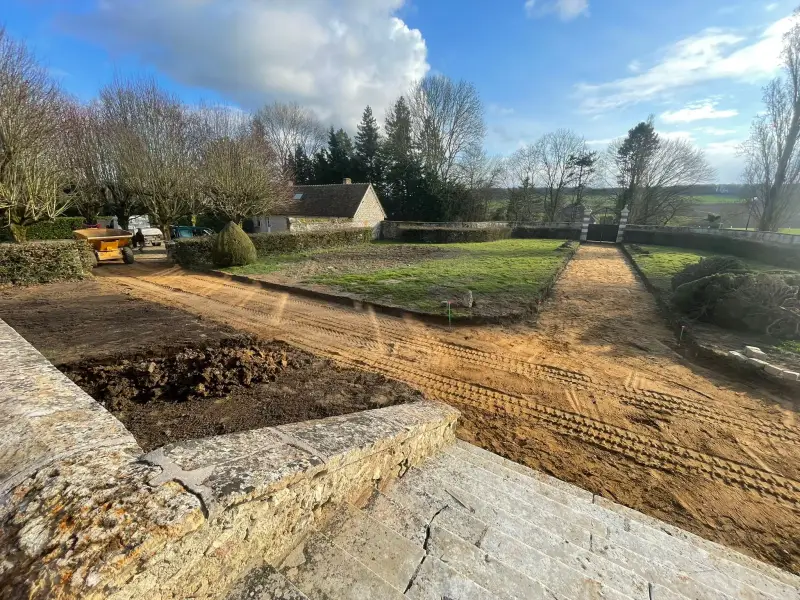 Terrassement et nivellement d'un parc de propriété dans le Vexin